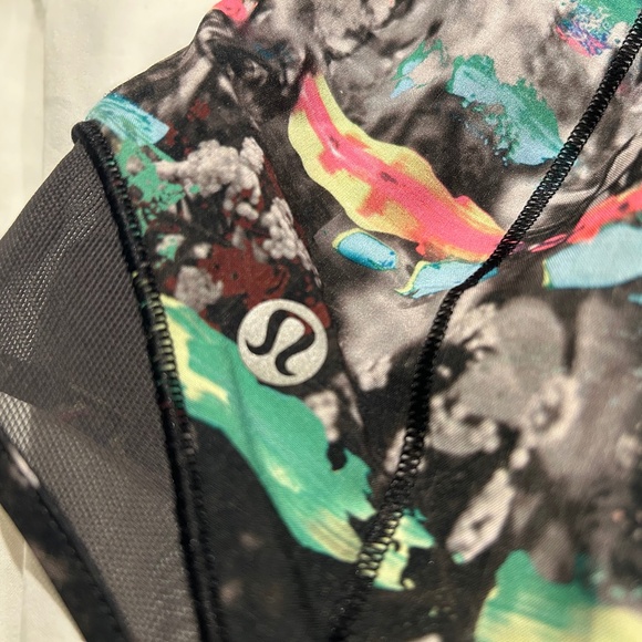 Lululemon Hotty Hot Shorts Size 4 EUC - Picture 3 of 3